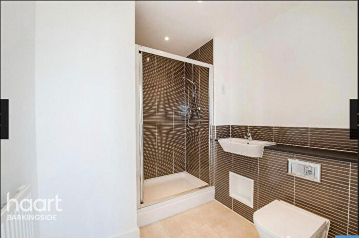5 Bedroom End Of Terrace House To Rent In Hughes Road, Ilford, IG6