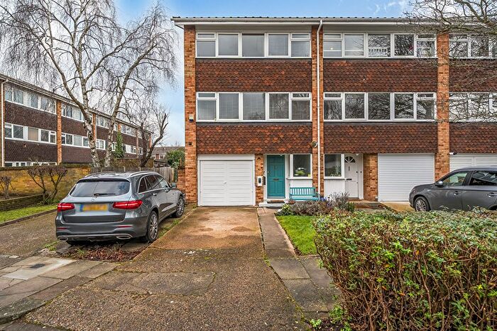 4 Bedroom End Terrace House To Rent In Breamwater Gardens, Richmond, TW10