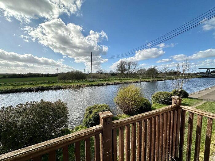 2 Bedroom Cottage For Sale In Quayside Cottages, Barnby Dun, Doncaster, DN3