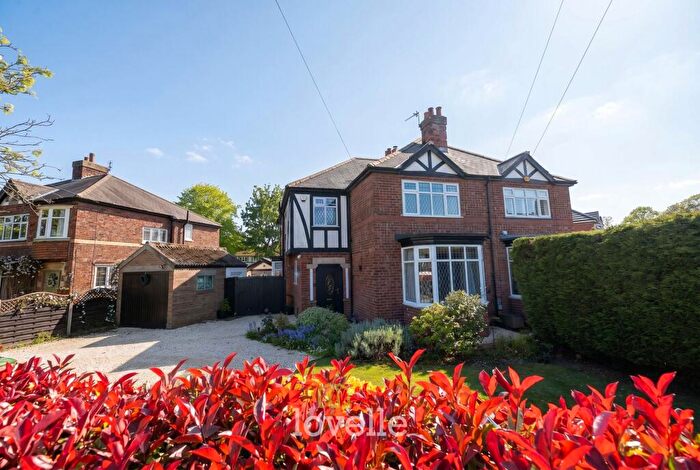 4 Bedroom Semi Detached House For Sale In Waltham Road, Grimsby, DN33