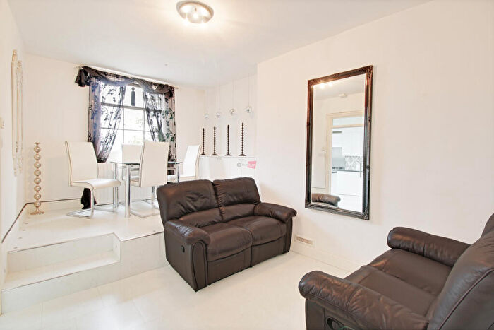 1 Bedroom Flat To Rent In High Street, Rochester, ME1