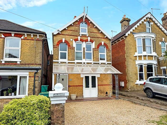 3 Bedroom Villa For Sale In Park Road, Cowes, PO31