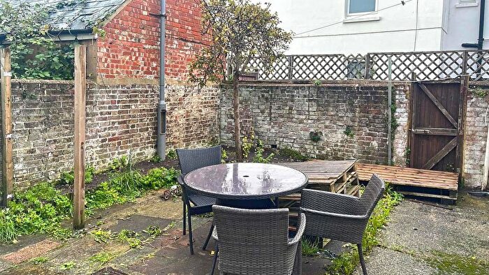 2 Bedroom Flat For Sale In Eastcourt Road, Broadwater, Worthing, BN14
