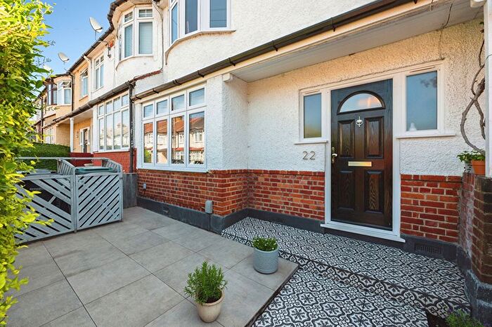 3 Bedroom Terraced House For Sale In Pinnocks Avenue, Gravesend, Kent, DA11