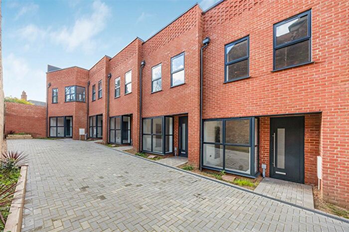 3 Bedroom Town House For Sale In Mount Pleasant, Reading, RG1