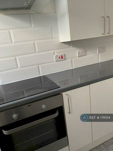 3 Bedroom Terraced House To Rent In Lodge Lane, Leeds, LS11