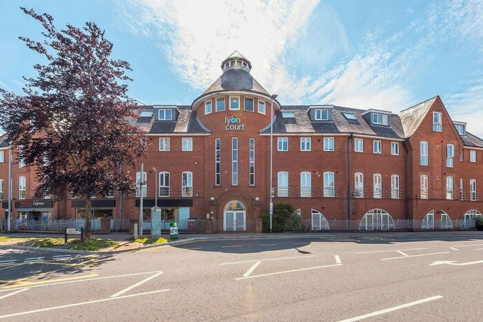 2 Bedroom Flat To Rent In Lyon Court, Walsworth Road, Hitchin, SG4