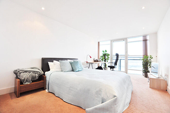 2 Bedroom Apartment To Rent In Crews Street, London, E14