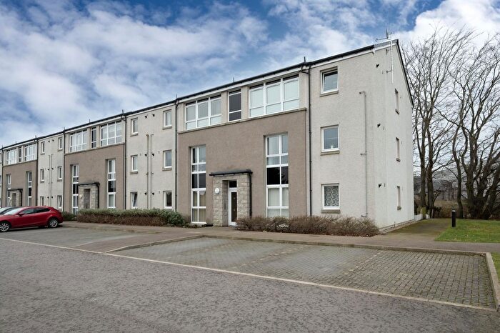 2 Bedroom Flat To Rent In Farburn Place, Dyce, Aberdeen, AB21