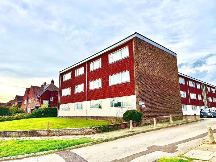 2 Bedroom Flat For Sale In Sompting Road, Lancing, BN15