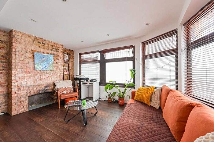 2 Bedroom Flat To Rent In Hackney, London, Bethnal Green, London, E2