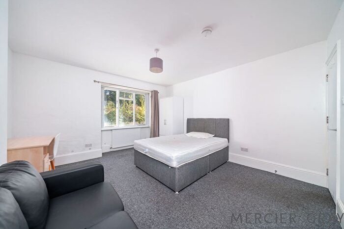 4 Bedroom Flat To Rent In Hilldrop Road, Camden, N7