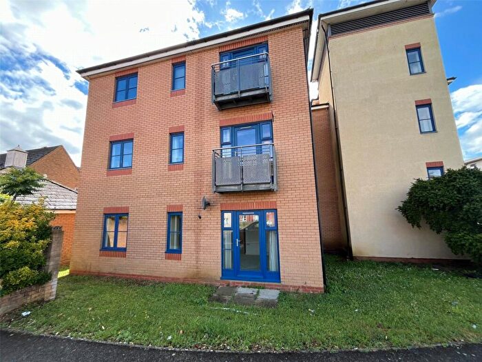 2 Bedroom Flat For Sale In West Cotton Close, Northampton, Northamptonshire, NN4