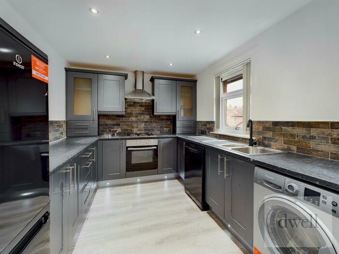 2 Bedroom Apartment To Rent In Greenhow Close, Leeds, West Yorkshire, LS4