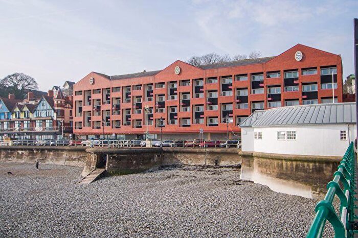 3 Bedroom Flat For Sale In Windsor Court, The Esplanade, Penarth, CF64
