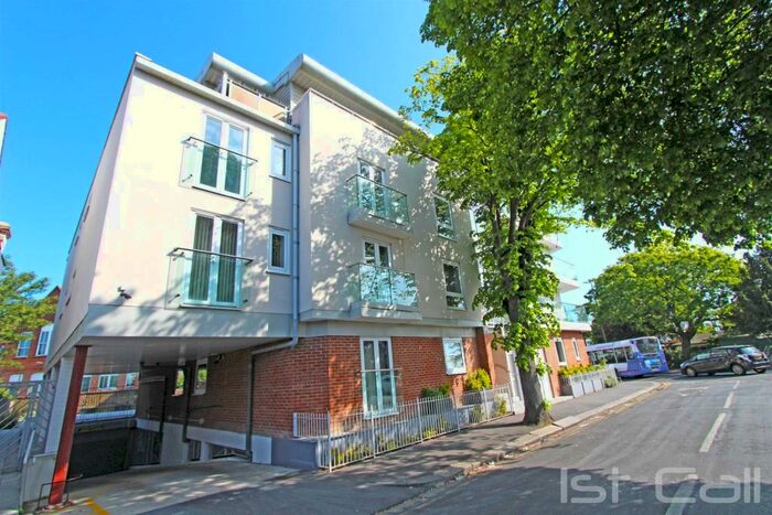 2 Bedroom Flat To Rent In Leigh On Sea, SS9
