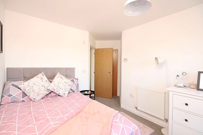 2 Bedroom Flat For Sale In Oak Dene Way, Waverley, S60