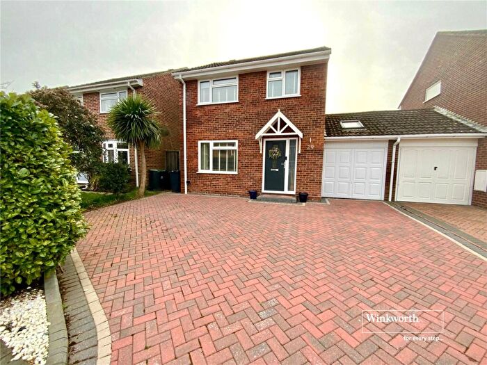 4 Bedroom Link Detached House For Sale In Elderberry Lane, Mudeford, Christchurch, Dorset, BH23