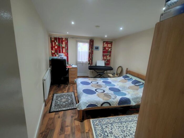 3 Bedroom Flat To Rent In Locket Road Harrow, HA3