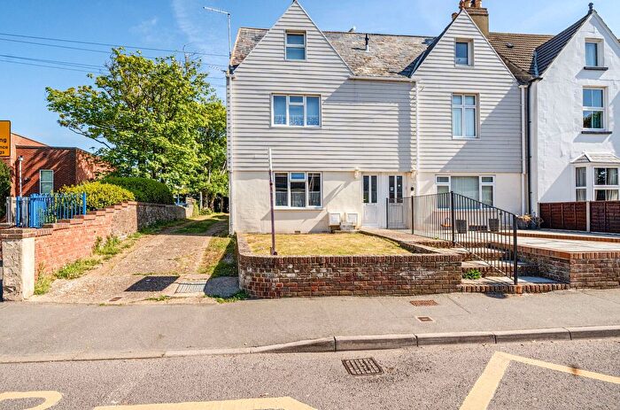 2 Bedroom Flat For Sale In East Street, Selsey, PO20