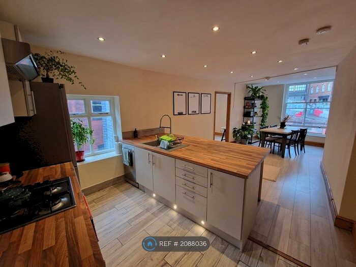 2 Bedroom Flat To Rent In Little Underbank, Stockport, SK1