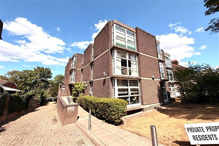 2 Bedroom Apartment To Rent In Palmerston Road, Buckhurst Hill, IG9
