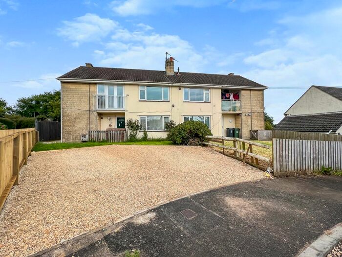 2 Bedroom Flat For Sale In Long Cross, Felton, Bristol, BS40