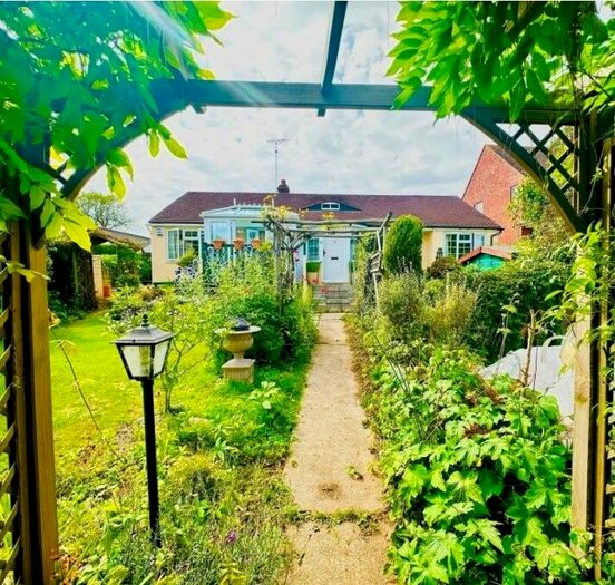 4 Bedroom Bungalow To Rent In Finchdean Road, Rowland's Castle, PO9