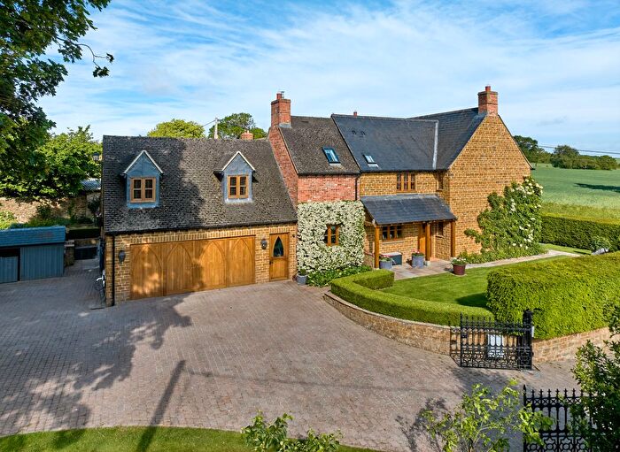 5 Bedroom Detached House For Sale In Main Street, Clifton, OX15