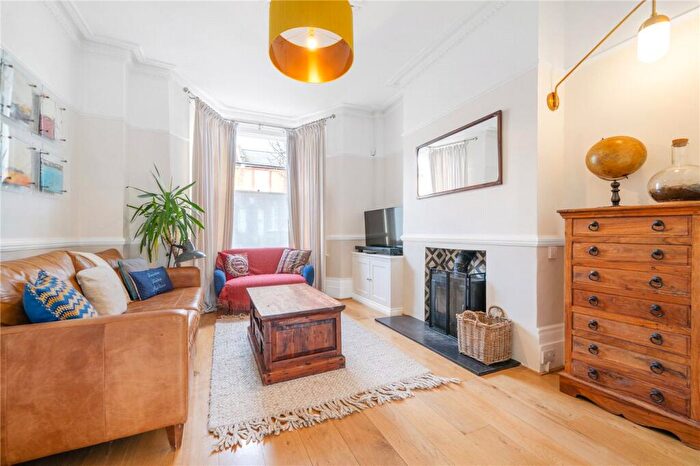 4 Bedroom End Of Terrace House To Rent In Bellenden Road, Peckham Rye, London, SE15
