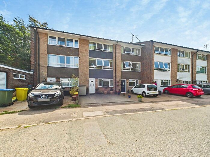 4 Bedroom Terraced House For Sale In Dale Close, Horsham, RH12