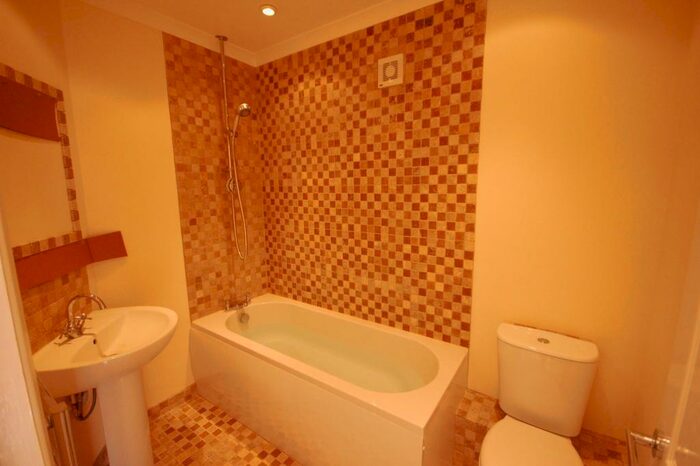 2 Bedroom Flat To Rent In Oxford Road, Reading, RG30