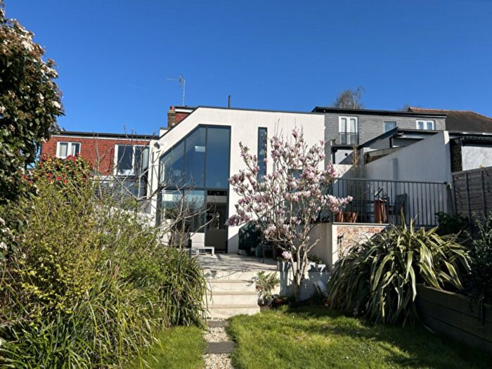 3 Bedroom Semi Detached House For Sale In Sunset Avenue, Chingford, E4