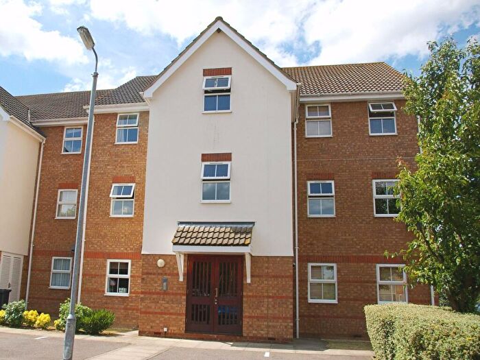 1 Bedroom Flat To Rent In Honeysuckle Close, Biggleswade, SG18