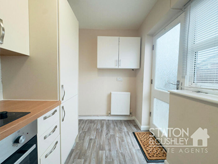 2 Bedroom Semi-Detached Bungalow For Sale In Heathland Close, Mansfield, NG18