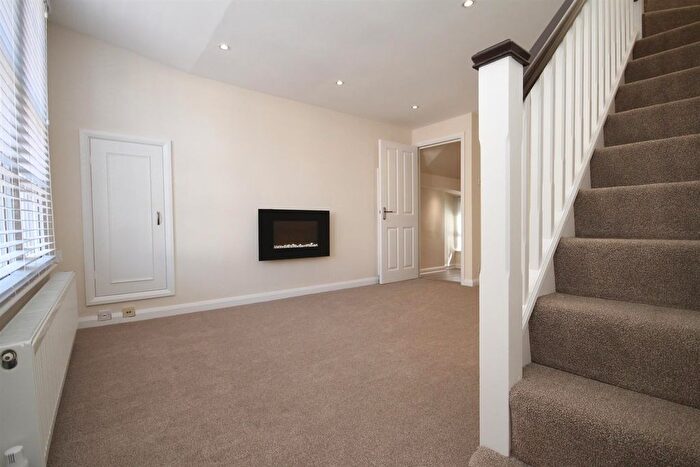 2 Bedroom Maisonette To Rent In High Street, Carshalton, SM5