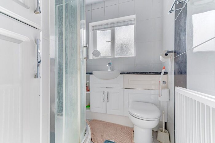 3 Bedroom Semi-Detached House For Sale In Thurlestone Road, Birmingham, West Midlands, B31