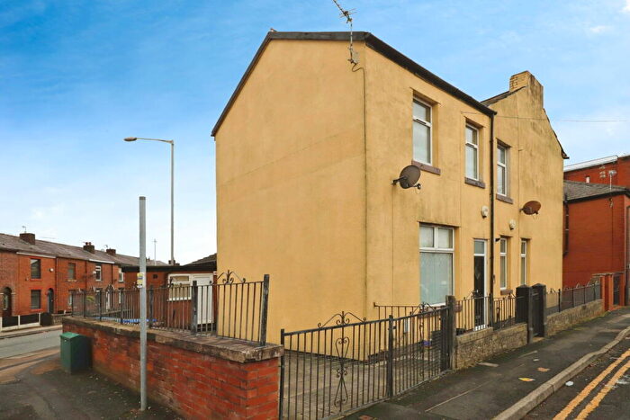 1 Bedroom Flat To Rent In Water Street, Radcliffe, M26