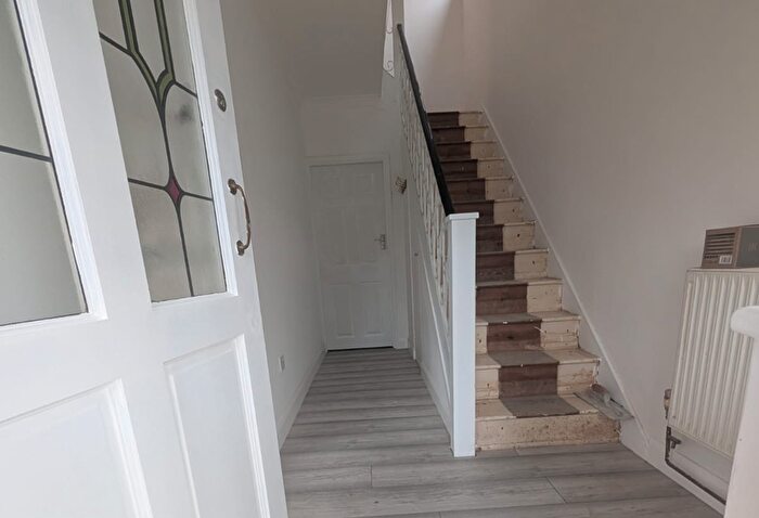 1 Bedroom Semi Detached House To Rent In Farnes Drive, Romford, RM2