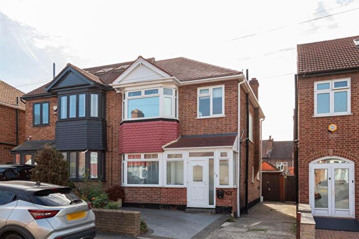 3 Bedroom House For Sale In Trevose Road, Walthamstow, E17