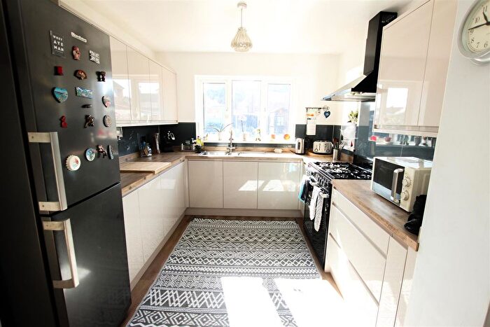 4 Bedroom Semi-Detached House For Sale In Glastonbury Gate, Cusworth, Doncaster, DN5