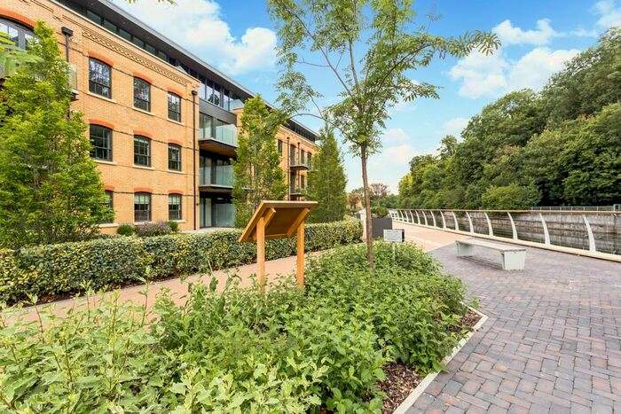 2 Bedroom Flat To Rent In Glen Island, Taplow, Maidenhead SL6