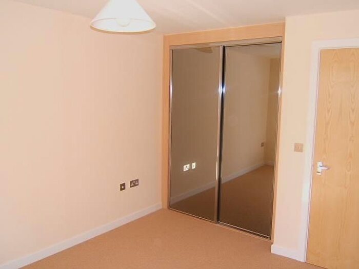 1 Bedroom Flat To Rent In Warren Close, CB2