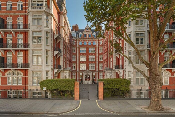 3 Bedroom Flat For Sale In Queen's Gate, South Kensington, London, United Kingdom, SW7