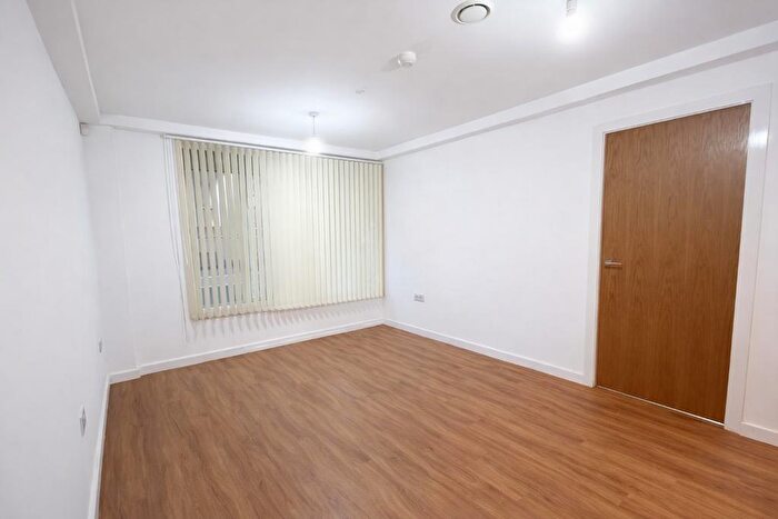 2 Bedroom Apartment To Rent In Stretford Road, Manchester, M15