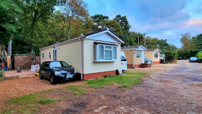 1 Bedroom Park Home For Sale In Pinelands Mobile Home Park, Padworth Common, Reading RG7