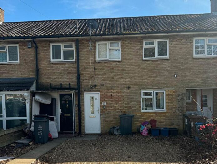 3 Bedroom Maisonette For Sale In A &B Elder Way, Stevenage, Hertfordshire, SG1