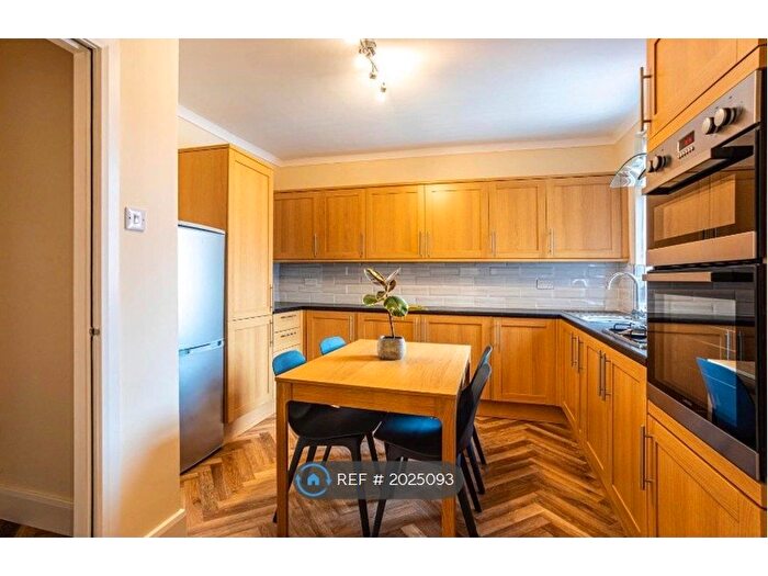 2 Bedroom Flat To Rent In Featherstone Lane, Featherstone, Pontefract, WF7