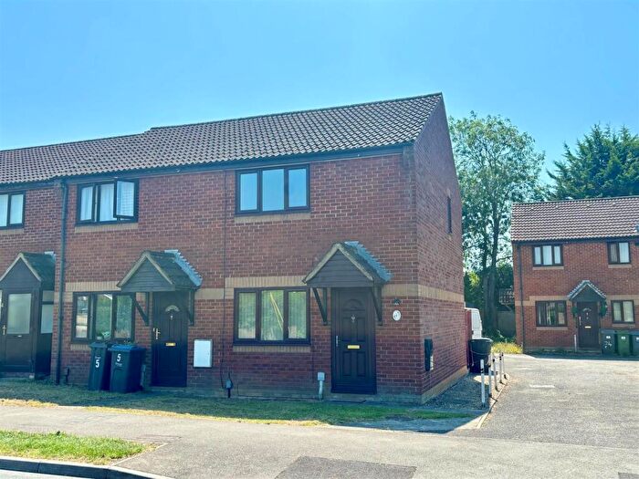 2 Bedroom End Of Terrace House For Sale In Warburton Close, Trowbridge, BA14