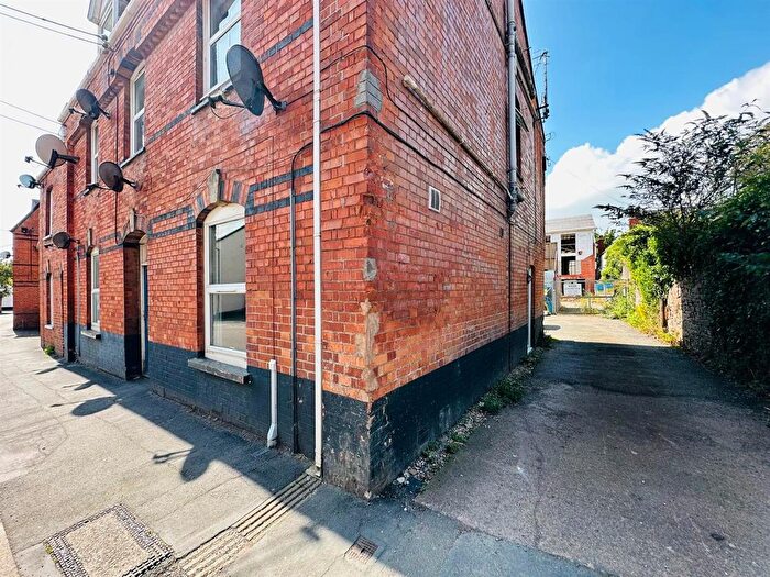 1 Bedroom Flat To Rent In Park Street, Tiverton, EX16